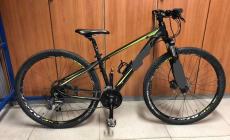 Visto tentare un furto di bici al parcheggio dipendenti del Duc e trovato mentre cercava di "piazzarne" un'altra: denunciato