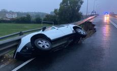 Cede la carreggiata di un cavalcavia a Novara:  auto intrappolata - Foto 