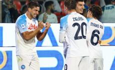 Il Napoli batte 4-1 la Cremonese e balza da solo in testa alla classifica 