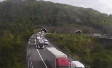 Tir in fiamme in A1, 17 km di coda tra Barberino e Calenzano. Percorso consigliato da Milano verso Firenze: la A15 Parma-La Spezia
