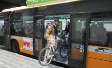 Autobus, la bici non &egrave; &laquo;benvenuta&raquo;. Scendere, prego