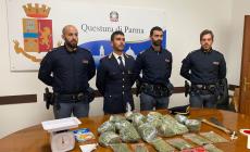 Era a torso nudo con machete e accetta in zona Campus. E a casa aveva un chilo di droga: arrestato 51enne