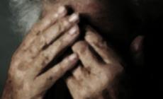 Anziana malata di Alzheimer incatenata in casa: un familiare arrestato, uno indagato