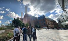 Riaperta la Battersea Power Station: centrale abbandonata e icona rock (Beatles e Pink Floyd) ora &egrave; un centro commerciale di lusso - Video l'inaugrazione, i negozi e... il maiale volante
