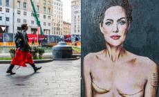 Un murale a Milano di  Angelina Jolie con i segni della mastectomia
