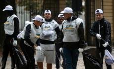 "Pulizie di primavera" e non solo: stavolta sono i volontari raccolti da McDonald's a pulire il parco Ducale- Le foto