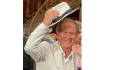 Memo Remigi palpa in diretta Jessica Morlacchi su Rai1: "comportamento intollerabile", sospeso e poi risolto il contratto