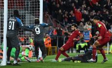 Champions League: il Liverpool batte il Napoli (2-0) e il Bayer vince sull'Inter (2-0). I partenopei primi nel girone
