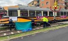 Ragazzino di 14 anni muore investito da un tram a Milano: inchiesta per omicidio colposo stradale 
