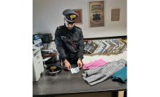 Comprano vestiti con soldi falsi al mercato di Langhirano: denunciate due donne 