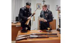 Tenevano in casa tre fucili senza autorizzazione: due uomini denunciati dai carabinieri a Pellegrino Parmense