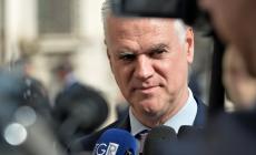 Firmato l'accordo ministero-sindacati per il contratto dei professori: aumento medio di 100 euro