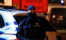 Poliziotto ucciso a coltellate a Bruxelles. I testimoni: "ll killer ha gridato Allah Akbar!"