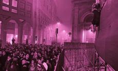 Manichino di Giorgia Meloni a testa in giù al corteo dei Collettivi: polemiche 