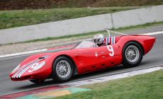 Varano, incoronata la regina  delle auto classiche durante l'evento "Asi in pista"