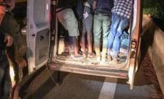 Aveva 15 clandestini nel furgone: arrestato nel Reggiano 60enne era ricercato in tutta Europa 