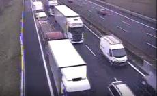Scontro fra 4 camion in A1, un ferito grave.  Rimossi i mezzi,  riaperta la corsia nord