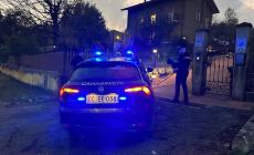 Si intrufola in un giardino per rubare degli attrezzi: la proprietaria 90enne chiama il 112 e lo fa arrestare
