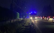 Incidente sull'Asolana a San Polo: un'auto si è ribaltata schiantandosi contro una cancellata. Due feriti