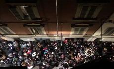 Cori in strada di notte sotto le finestre: ancora segnalazioni di "movida molesta" in via Nazario Sauro - Video 