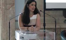 Atene, a fuoco l’auto di Susanna Schlein, primo consigliere d’ambasciata. Meloni: «Matrice anarchica»