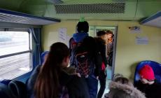 Il treno della Fidenza-Cremona non arriva per due giorni consecutivi: studenti a piedi per l'ennesima volta