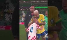  Neymar piange e il figlio di Perisic lo va a consolare: il gesto ha fatto il giro del mondo - Video