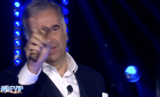 Charlie Gnocchi esce della casa del Grande Fratello Vip. Ma poi rientra subito.  Riccardo Fogli squalificato per bestemmie
