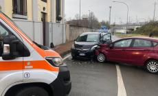 Scontro tra due auto in via Calabria, paura ma feriti lievi