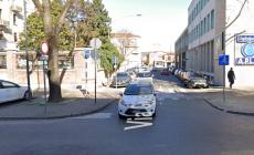 Scontro auto-bici in viale Mentana