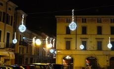 Le linee guida per l'energia: luminarie natalizie accese dalle 17 alle 24 (e meno luminose). Scuole chiuse il sabato (le ore saranno recuperate nei pomeriggio)