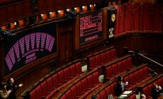 Camera, il governo ottiene la fiducia alla legge di bilancio: 221 i sì e 152 no. Ma c'è stata bagarre sugli emendamenti (tra cui quello per Villa Verdi)