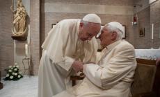 Papa Francesco: "Grazie a Dio per Ratzinger". Aperta la camera ardente