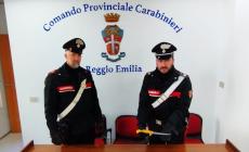 Lite tra ragazzi, uno minaccia l'altro con un taser