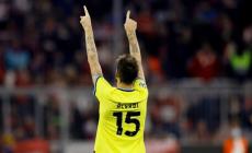 Bimbo picchiato dal compagno della nonna, il calciatore dell'Inter Francesco Acerbi lo invita a San Siro