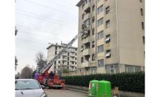 Via Orazio, paura per una donna anziana chiusa in casa, intervengono i vigili del fuoco e un'ambulanza : allarme rientrato