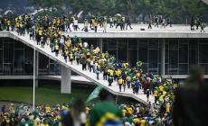 I seguaci di Bolsonaro assaltano il Parlamento brasiliano. Scontri con la polizia che riprende il controllo degli edifici istituzionali e arresta 150 manifestanti. Lula: "Puniremo i vandali e i loro finanziatori"