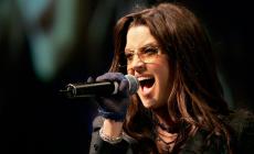 Addio a Lisa Marie Presley, la figlia del re del rock. Una vita tormentata: quattro matrimoni (Jackson e Cage), il figlio suicida
