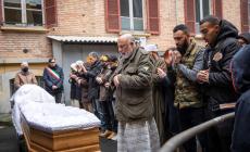 Preghiere, commozione e  lacrime per Mohamed Chourkry - Foto
