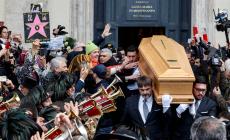 Addio a Gina Lollobrigida: i funerali, l’omaggio della folla - Video
