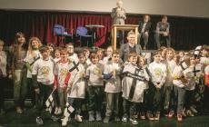 «Natale in vetrina Crociata»: i piccoli artisti salgono sul podio - Video