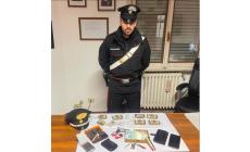 Marito e moglie erano ai domiciliari ma continuavano a spacciare: in casa avevano 7 etti di hashish. Arrestati 