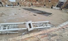 Crollano gli addobbi natalizi: danneggiate le gradinate dell'Arena di Verona. E la magistratura sequestra il monumento