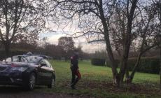 Passante aiuta due ragazze al Parco Ducale, uno straniero tenta di rapinarlo