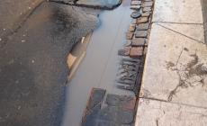 Via D'Azeglio: buche e acqua rendono pericoloso l'Oltretorrente - Le foto