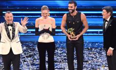 Marco Mengoni ha vinto il Festival di Sanremo.  "Dedico questa vittoria a tutte le artiste donne". Secondo Lazza