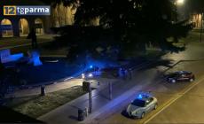 Piazzale della Pace,  dà in escandescenze, lancia bottiglie e non dice il suo nome ai poliziotti: denunciato- Video
