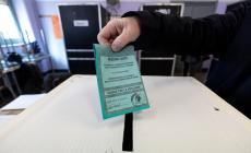 Elezioni regionali:  anche per le proiezioni vittoria larga del centrodestra in Lombardia e Lazio. Affluenza in forte calo. La Meloni: "Il risultato rafforza il governo" 