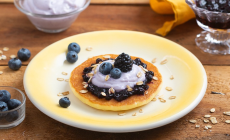 Oggi è Pancake Day, passione sempre più italiana: Barilla firma una challenge sui social - 8 ricette originali per prepararli a casa - Video: il pancake flip
