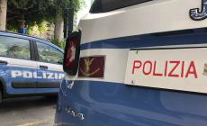 Sfonda i vetri dell'auto della Polfer e lotta con gli agenti: 30enne straniero arrestato e condannato a due anni 